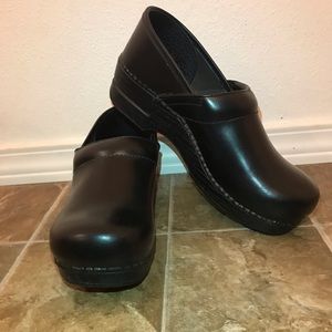 Black Dansko Professional Clogs Size 40 WIDE